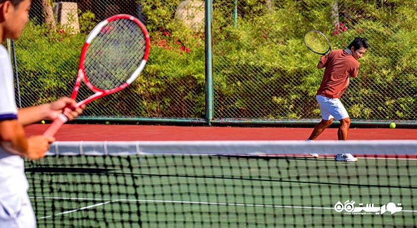 زمین تنیس اختصاصی هتل